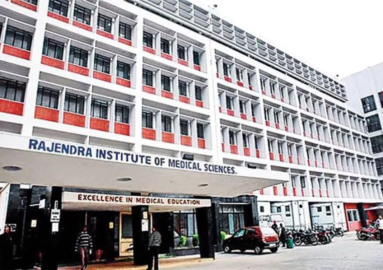 भारत-पाक तनाव के बीच आपात स्थिति से निपटने के लिए RIMS में 50 बेड और मल्टी-डिसिप्लिनरी टीम गठित भारत-पाक तनाव के बीच आपात स्थिति से निपटने के लिए RIMS में 50 बेड और मल्टी-डिसिप्लिनरी टीम गठित