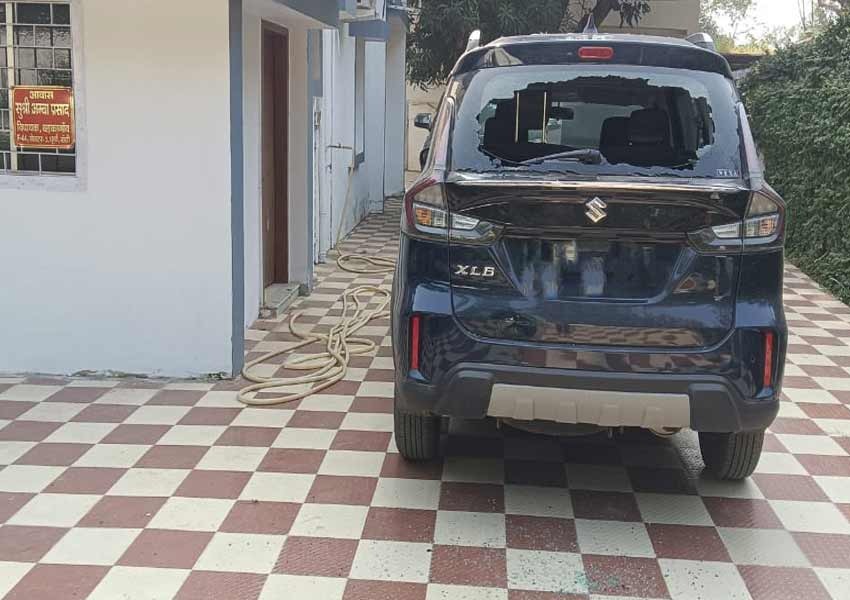 Stone pelting at Amba Prasad's house