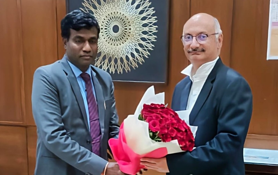 Chief Justice meets Ranchi DC Chief Justice meets Ranchi DC