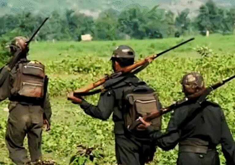 ग्रामीणों ने उग्रवादियों के खिलाफ चलाया “ऑपरेशन सेंदरा”, PLFI के ग्रुप लीडर के बाद सहयोगी गोमिया को उतारा मौत के घाट ग्रामीणों ने उग्रवादियों के खिलाफ चलाया “ऑपरेशन सेंदरा”, PLFI के ग्रुप लीडर के बाद सहयोगी गोमिया को उतारा मौत के घाट