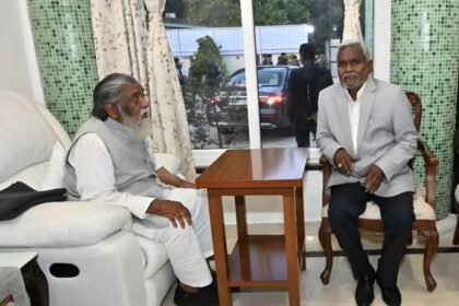 Champai-Soren-with-Shibu-Soren