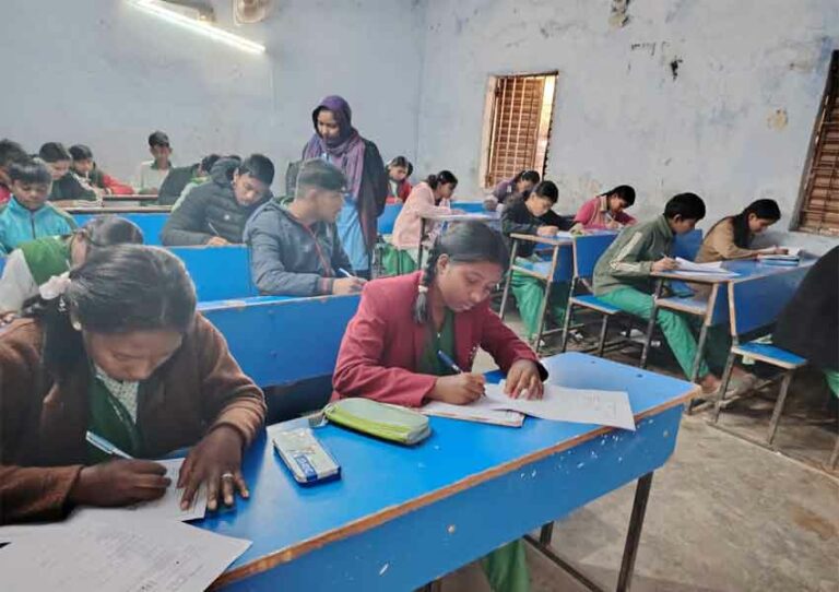 8वीं कक्षा की प्री बोर्ड परीक्षा आयोजित करने वाला पहला जिला बना रांची, 22,000 छात्र-छात्राएं शामिल… 8वीं कक्षा की प्री बोर्ड परीक्षा आयोजित करने वाला पहला जिला बना रांची, 22,000 छात्र-छात्राएं शामिल…