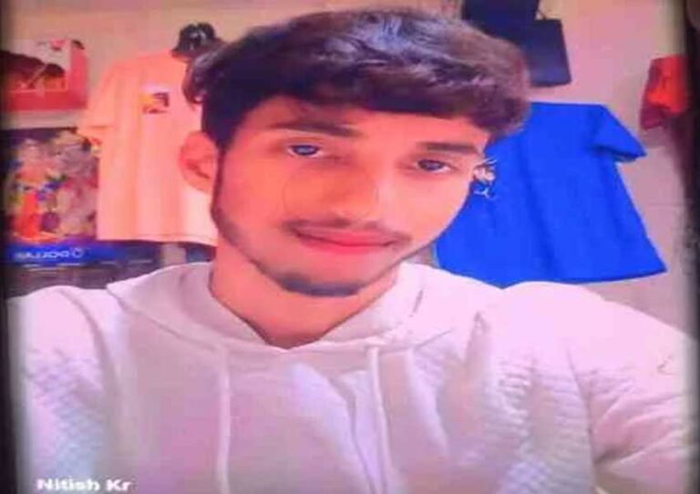 बेकाबू कार की चपेट में आने से बाइक सवार युवक की मौत, दो गंभीर … बेकाबू कार की चपेट में आने से बाइक सवार युवक की मौत, दो गंभीर …