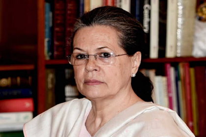 सोनिया गांधी दिल्ली की गंगाराम अस्पताल में भर्ती।