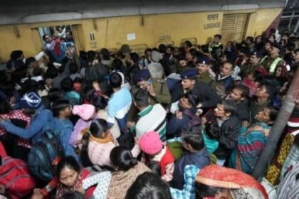 mahakumbh-prayagraj-train-stampede-at-new-delhi-railway-station-17-people-died