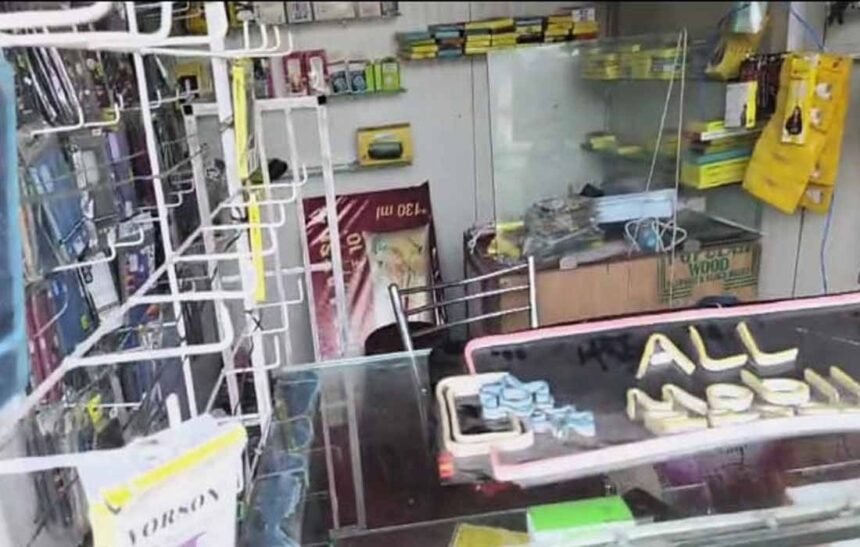 ramghad jharkhand Theft in four shops of Daily Market, locks broken...