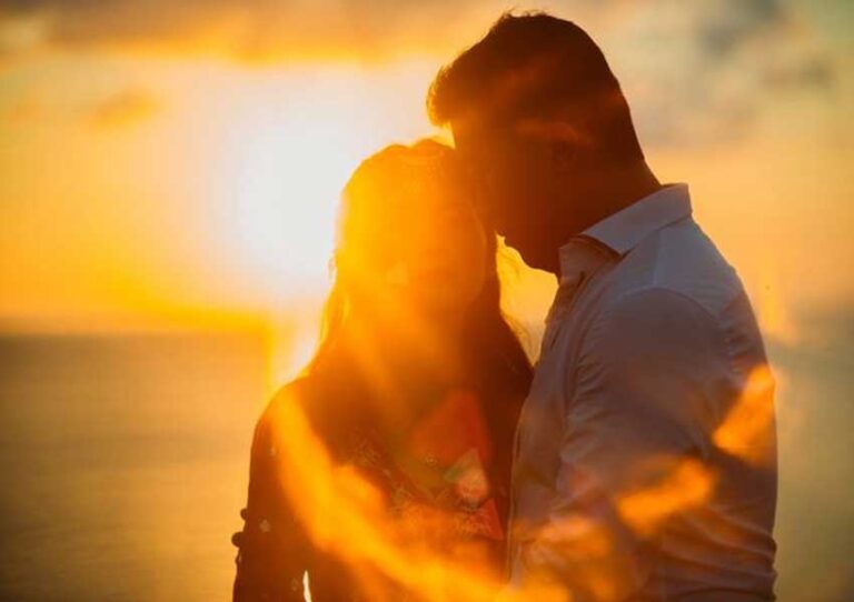 ‘मैन मम्स’ से गले लगकर तनाव हो जाती है दूर!, 5 मिनट के लिए 600 रुपये, महिलाओं में बढ़ती डिमांड