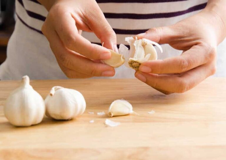 लहसुन से होगा डायबिटीज से लेकर हार्ट हेल्थ तक का रामबाण इलाज, रोज सुबह बस करना होगा आपको ये काम