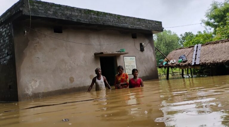 मूसलधार बारिश का कहर! कालियाम पंचायत जलमग्न, जनजीवन ठप मूसलधार बारिश का कहर! कालियाम पंचायत जलमग्न, जनजीवन ठप