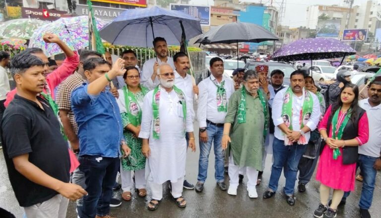 JMM का केंद्र सरकार पर हमला, मजदूर-किसान विरोधी नीतियों के खिलाफ रांची में प्रदर्शन