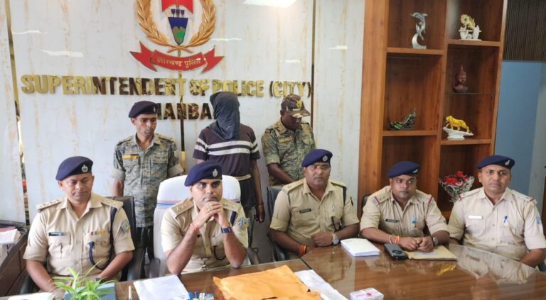 दोस्त ने दोस्त की गला रेतकर की हत्या, पुलिस ने सुलझाई मटकुरिया मर्डर मिस्ट्री