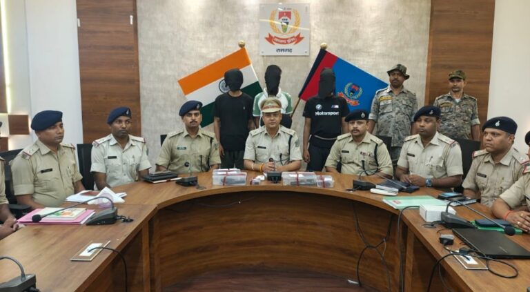 रामगढ़ में दहशत फैलाने वाले राहुल दुबे गैंग के तीन अपराधी धराए, हथियार बरामद