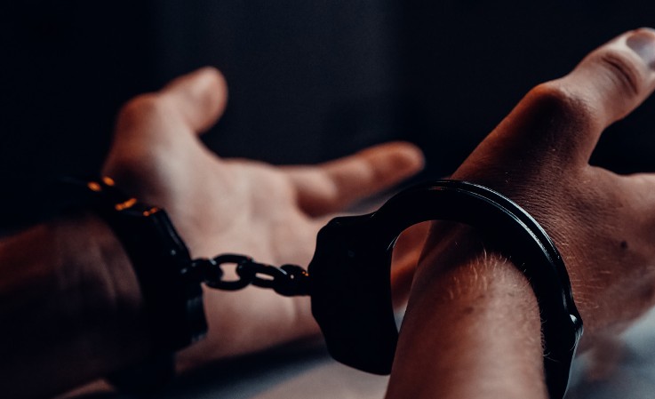 देवघर में डकैती गैंग पर पुलिस का शिकंजा, 5 अपराधी धराए, 15 लाख, पिस्टल और स्कॉर्पियो बरामद