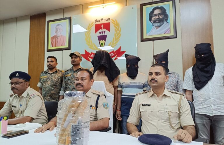 हजारीबाग में 2.7 किलो ड्रग्स के साथ 4 तस्कर अरेस्ट