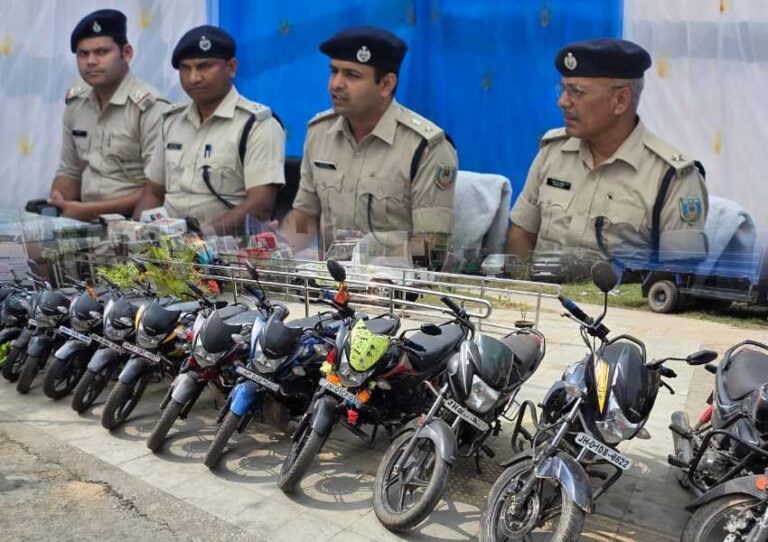चोरी की बाइक नक्सलियों और कोयला तस्करों को बेचता था गैंग, गिरफ्तार