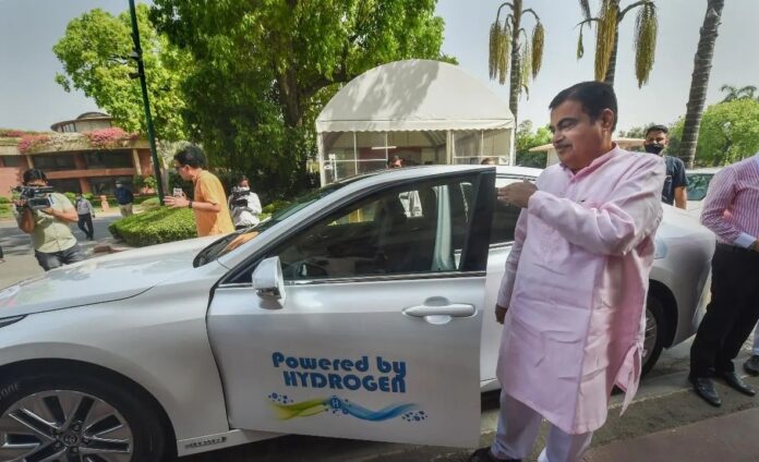 Nitin Gadkari's car Runs Without Petrol or Diesel