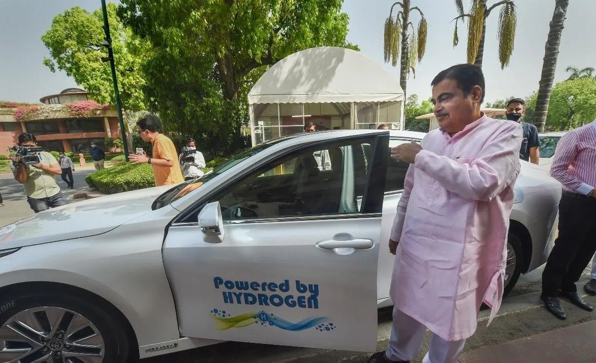 Nitin Gadkari's car Runs Without Petrol or Diesel