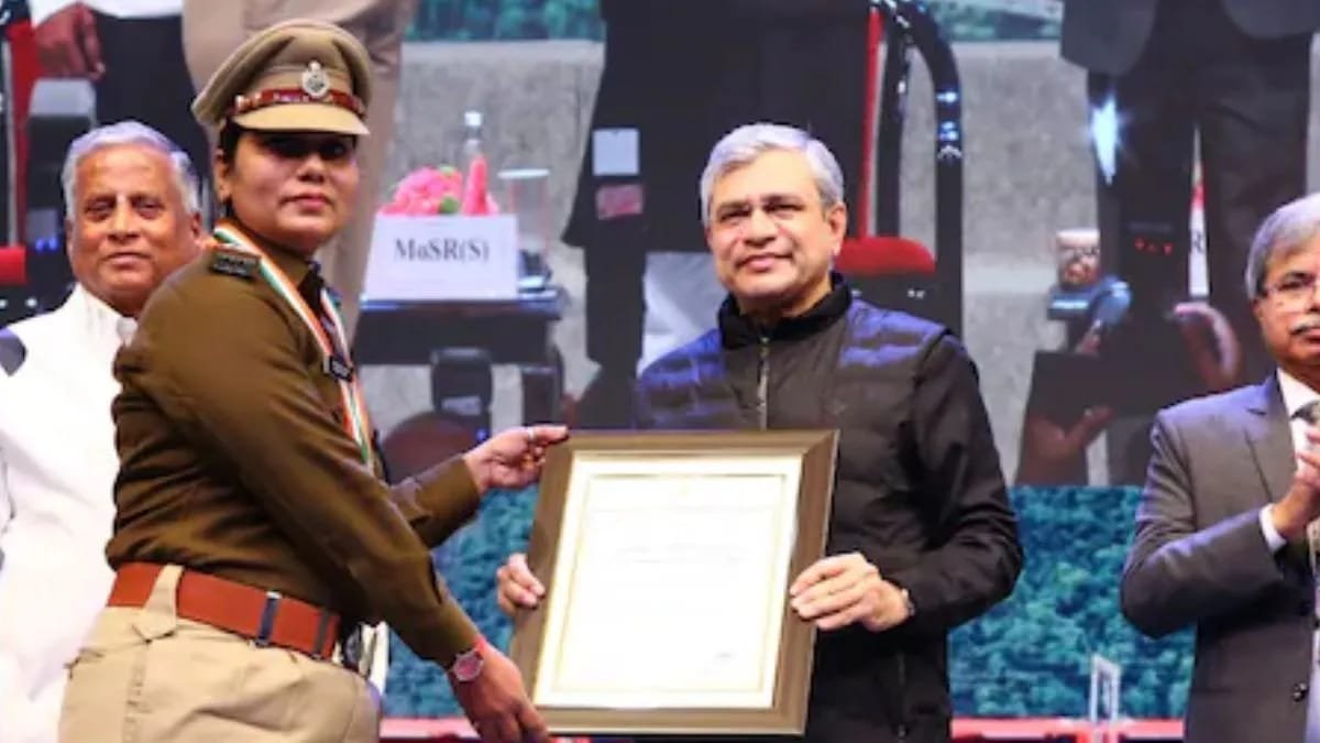 Inspector Chandana Sinha Awarded the Highest Railway Honour