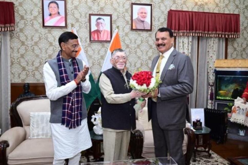 Navy Chief Meets Governor