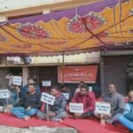 Shopkeepers Upset by Barricading