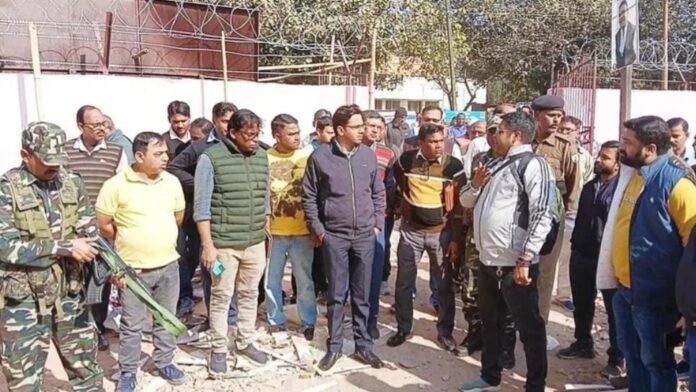 Controversy Escalated over the Route to the Hospital