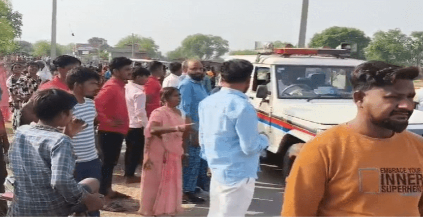 Stone pelted on police