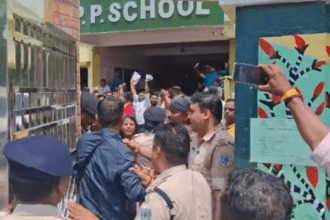 bokaro-jtet-exam-hungama-question-paper-missing-dhanbad-error-protest