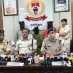 हजारीबाग के विष्णुगढ़ क्षेत्र में अंधविश्वास के चलते मां द्वारा बेटी की हत्या के मामले में जांच करती पुलिस टीम