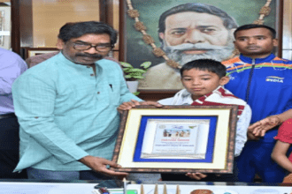 CM Hemant Soren honored young swimmer Ishank Singh