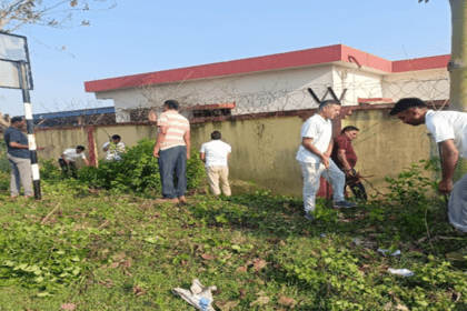 SP's cleanliness drive in Jamtara