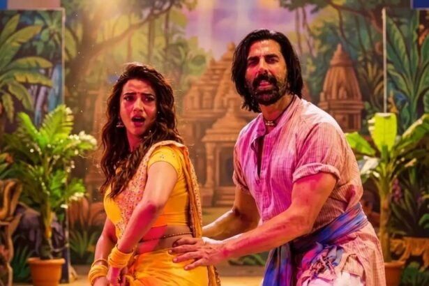 Akshay Kumar and Akshara Singh in Welcome To The Jungle Song