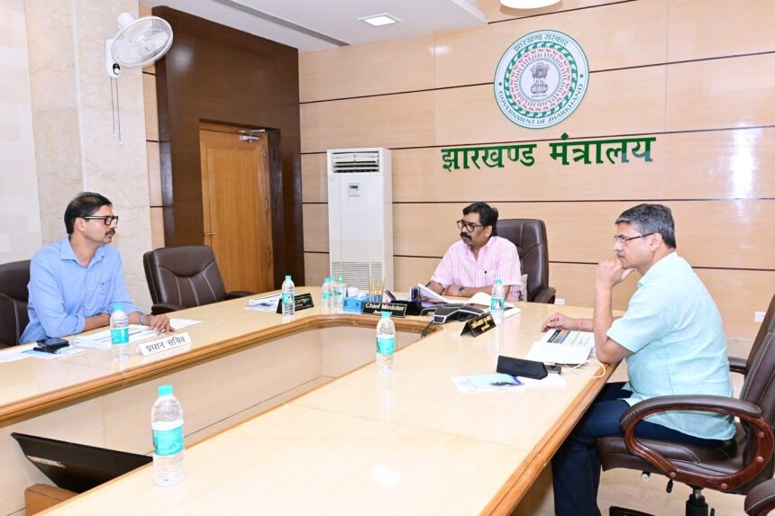 Chief Minister Hemant Soren reviewed the Road Construction Department and issued instructions to expedite the completion of pending road and flyover projects.