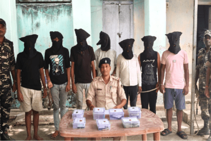 Deoghar police nabbed 7 cyber criminals who duped people by posing as customer care representatives.