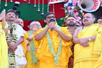 Governor and Chief Minister participate in the historic Jagannathpur Rath Yatra; CM Soren makes this announcement.