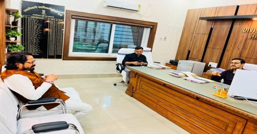 JMM, Shatrudhan Prasad Mandal, DFO Vikas Kumar Ujjwal