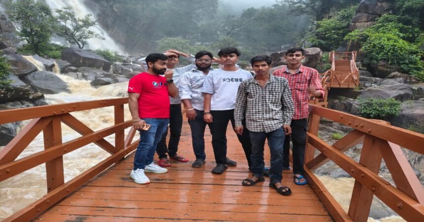 Lodh Falls