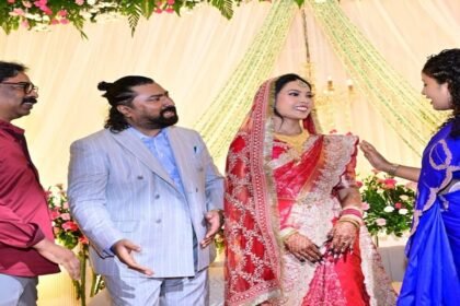 Ranchi Chief Minister Hemant Soren and MLA Kalpana Soren attended MP Vijay Hansdak's reception.
