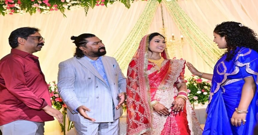 Ranchi Chief Minister Hemant Soren and MLA Kalpana Soren attended MP Vijay Hansdak's reception.