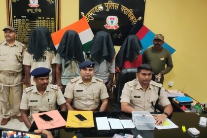 Robbery case solved within four hours; four accused arrested.