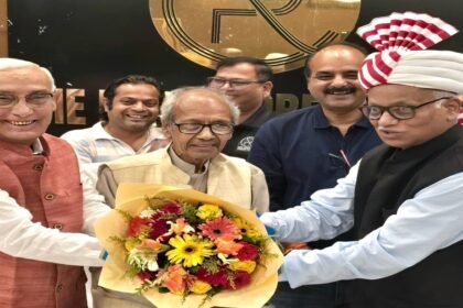 Senior journalist Anuj Kumar Sinha felicitated on his appointment as Information Commissioner.