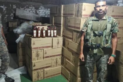 Chatra News, Excise Department Jharkhand, Illegal Liquor Factory Busted, Counterfeit Alcohol Seized, Crime News Jharkhand, Chatra Police Action, Fake Liquor Factory Chatra