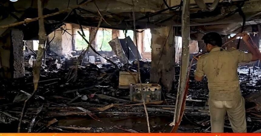 Jamshedpur news, LIC building fire, Bistupur Jamshedpur, Jeevan Prakash building, short circuit fire, fire safety Jamshedpur