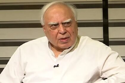 Kapil Sibal, Diggahi Naxali, Dimaagi Naxali, Narendra