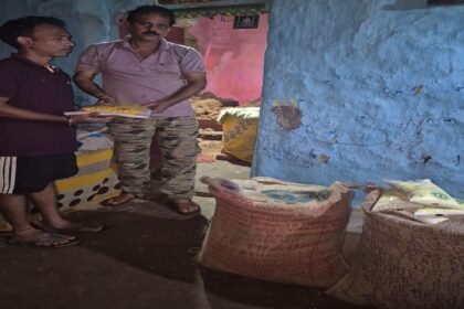 Ranchi News, Heavy Rain House Collapse, DC Manjunath Bhajantri, Kokar Ranchi, Disaster Management Jharkhand, Relief Material Distributed, District Administration Ranchi