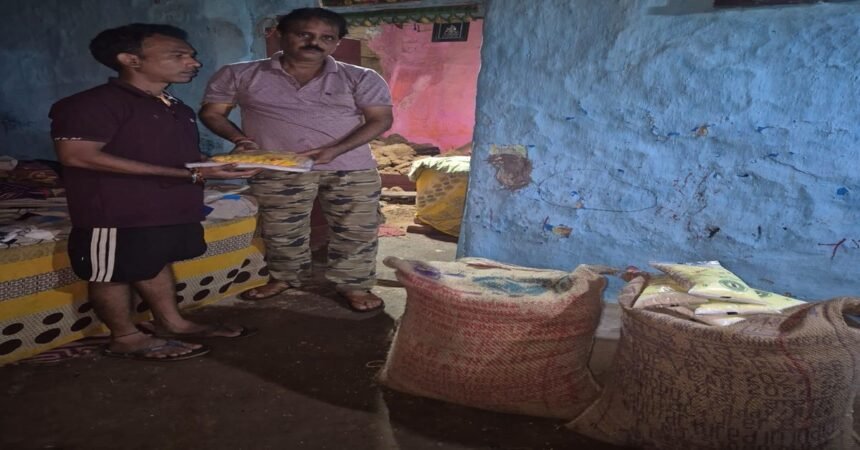 Ranchi News, Heavy Rain House Collapse, DC Manjunath Bhajantri, Kokar Ranchi, Disaster Management Jharkhand, Relief Material Distributed, District Administration Ranchi