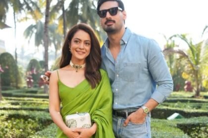 ahan shetty and anya singh in 1920