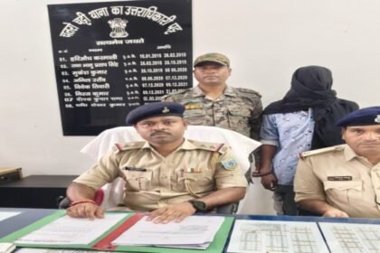 Bokaro News, Jharkhand News, Bhuneswar Turi Arrested, Chatrochatti Police, Bokaro Police, Absconding Warrant Accused, Police Raid, ST 131/2022, Jharkhand Crime News, Shashi Shekhar, Chidri Village, Jharkhand Police Action