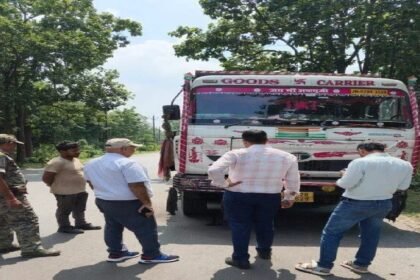 Chatra news, Chatra transport department, Simaria Tandwa road, overloading fine Chatra, Dilip Kumar DTO, Jharkhand traffic news, Chatra latest updates