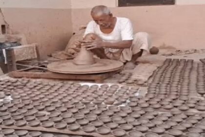 Galudih news, Diwali diyas, potters crisis, Jamshedpur news, clay lamps weather issue, electronic chak pottery, festival business update