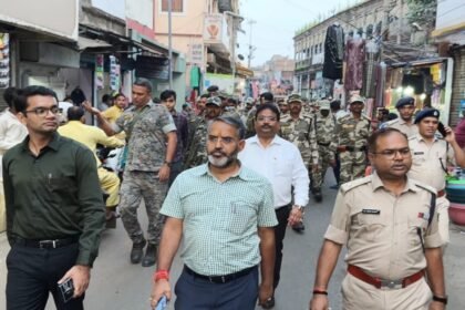 Giridih news, Durga Puja security, DC Ramniwas Yadav, SP Dr Bimal Kumar, flag march, QRT Giridih, Jharkhand news